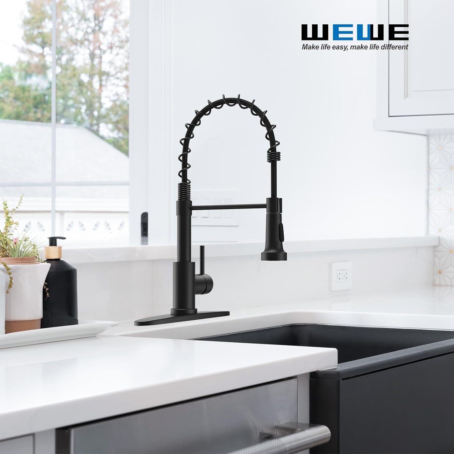 Stainless Steel Kitchen Faucet with Pull-Down Sprayer, Matte Black Finish